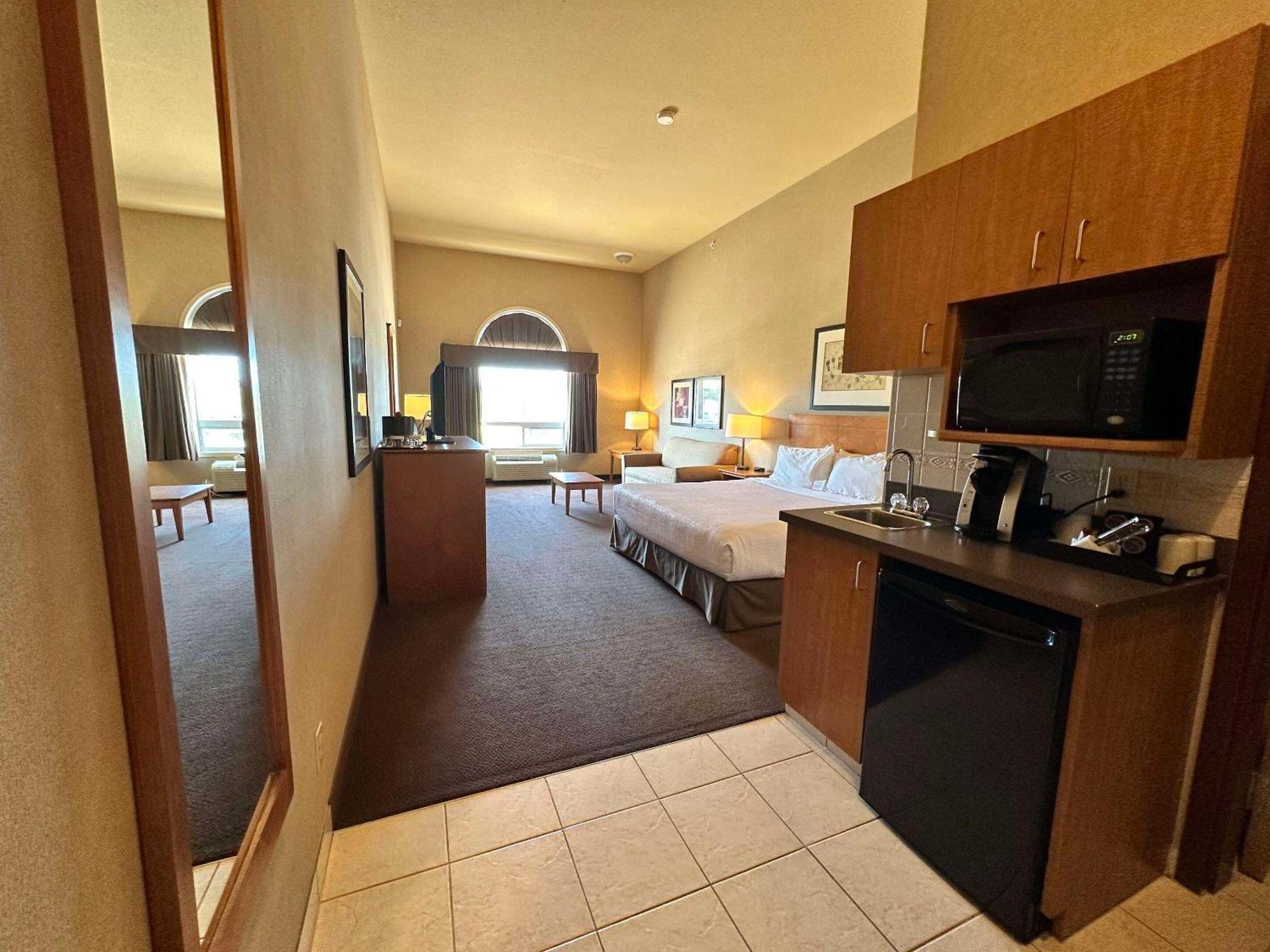 Clarion Pointe Rimbey Exterior foto