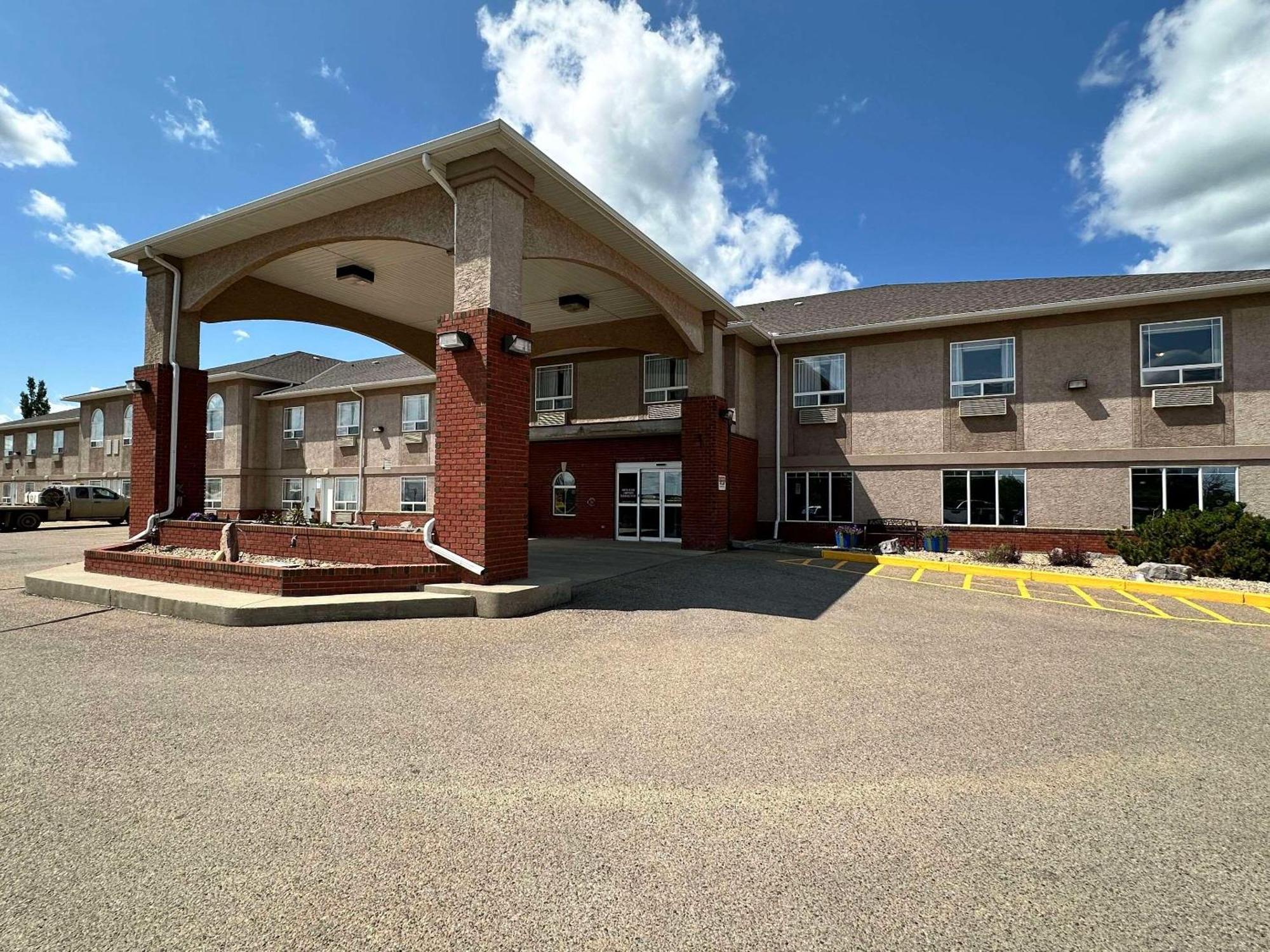 Clarion Pointe Rimbey Exterior foto